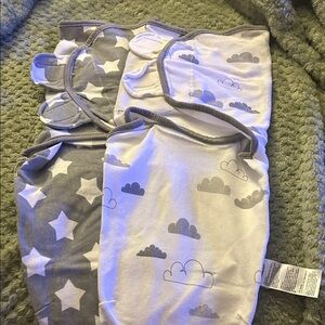 Cloud and Star Patterned Bib Set